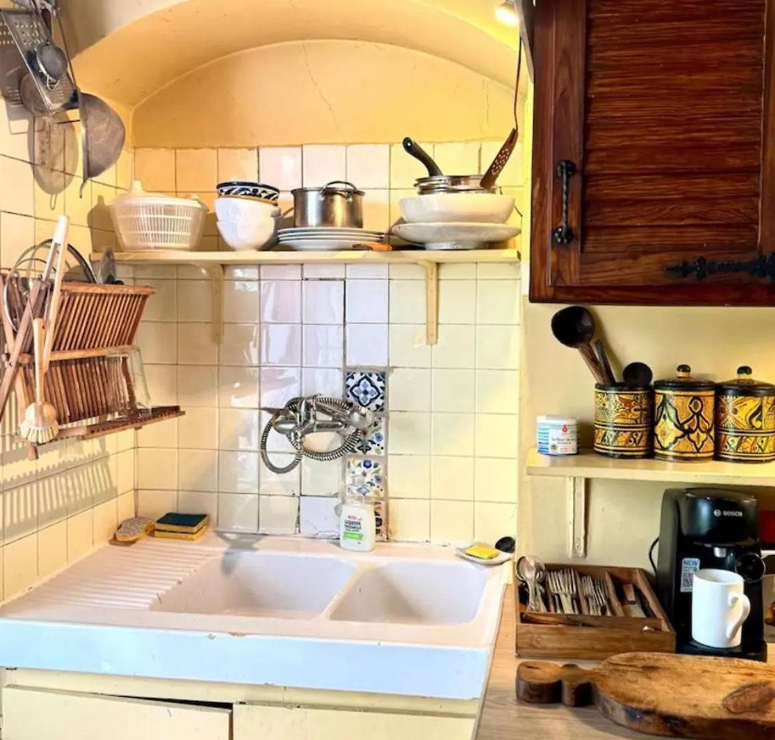 Montmartre Hidden Artist Loft *