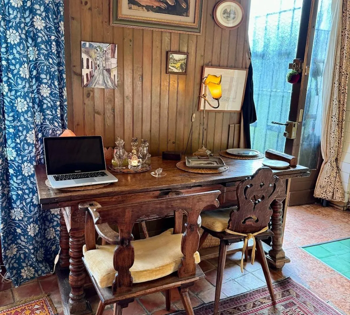 Montmartre Hidden Artist Loft *